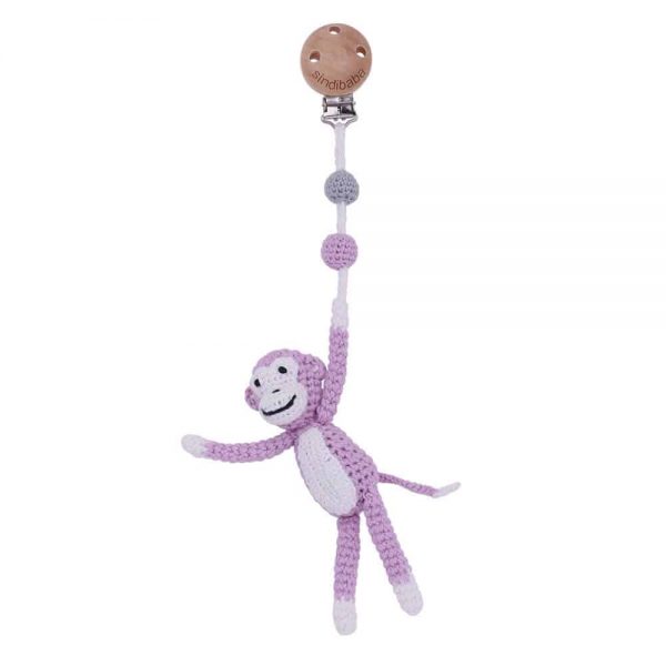 Gehäkelter Kinderwagen-Anhänger mit Äffchen LUCY (pastell-rosa) & Rassel