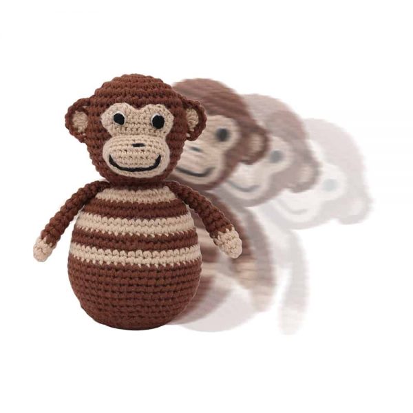 Stehaufmännchen Baby gehäkelt, Affe CHARLIE in braun, 12264, in Bewegung