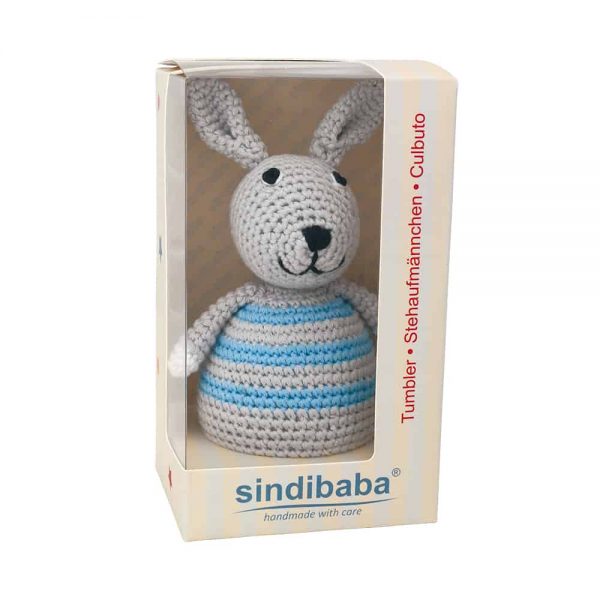 Stehaufmännchen Baby gehäkelt, Hase BOBBY (blau), sindibaba 12289, mit Klarsicht-Geschenkverpackung