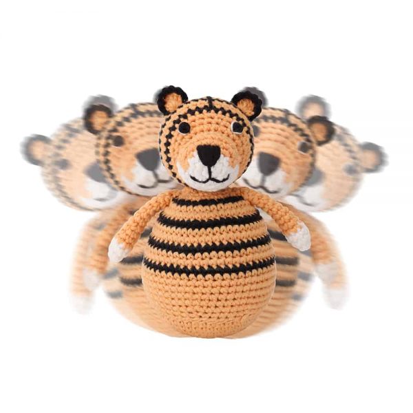 Gehäkeltes Stehaufmännchen TIGER TONI in orange von Sindibaba® (in Bewegung)