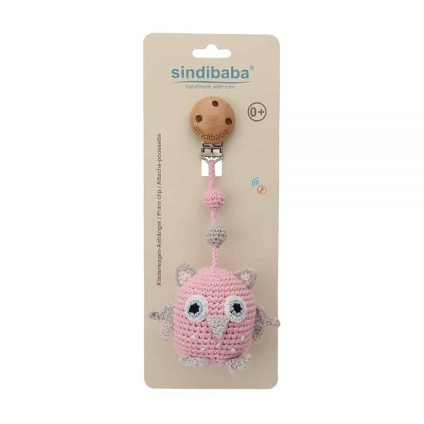 Gehäkelter Kinderwagen-Anhänger mit Eule LUNA (rosa) in Verpackung