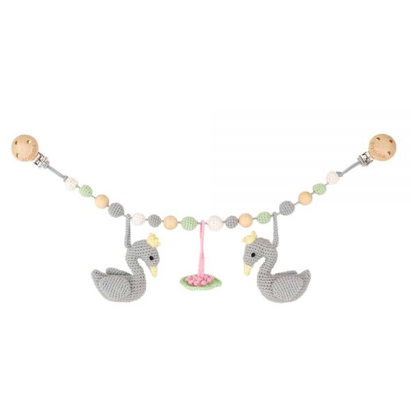 Gehäkelte Kinderwagenkette mit 2 Schwänen & Seerose (hellgrau, Rasselgeräusch)