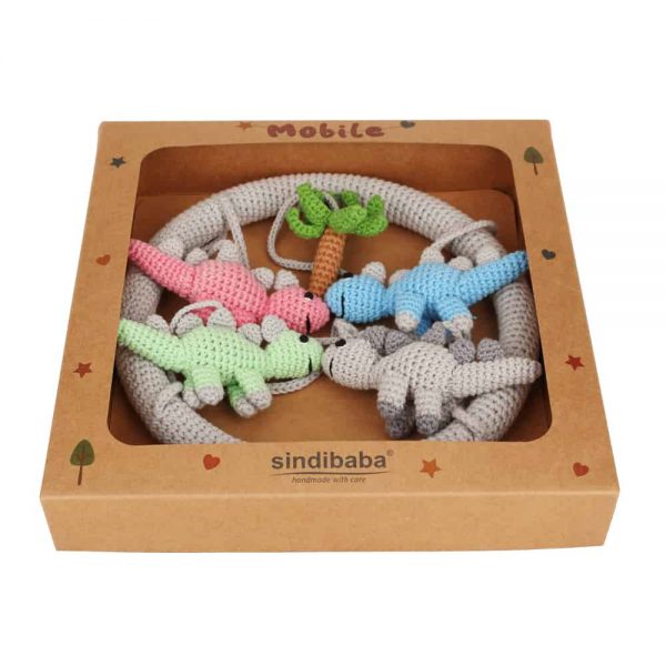 Gehäkeltes Baby-Mobile “DINOSAURIER-WELT” in Verpackung
