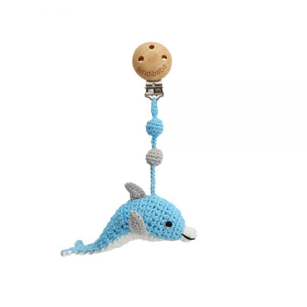 Gehäkelte Kinderwagenkette mit Delfinen & Ball (blau, Rasselgeräusch)