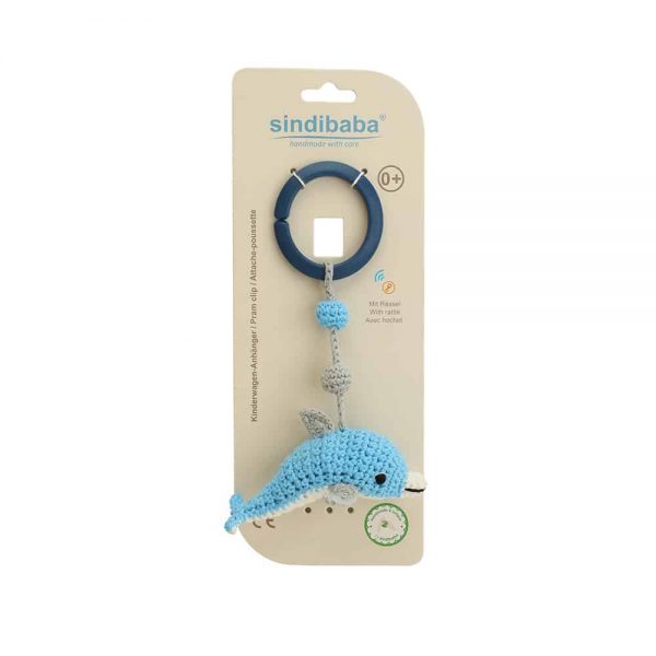 Gehäkelte Kinderwagenkette mit Delfinen & Ball (blau, Rasselgeräusch)