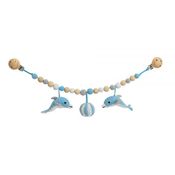 Gehäkelte Kinderwagenkette mit Delfinen & Ball (blau, Rasselgeräusch)