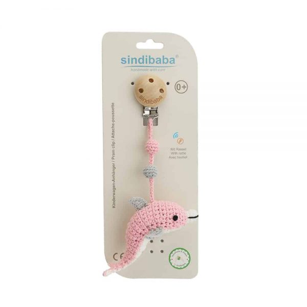 Gehäkelte Kinderwagenkette mit Delfinen & Ball (blau, Rasselgeräusch)