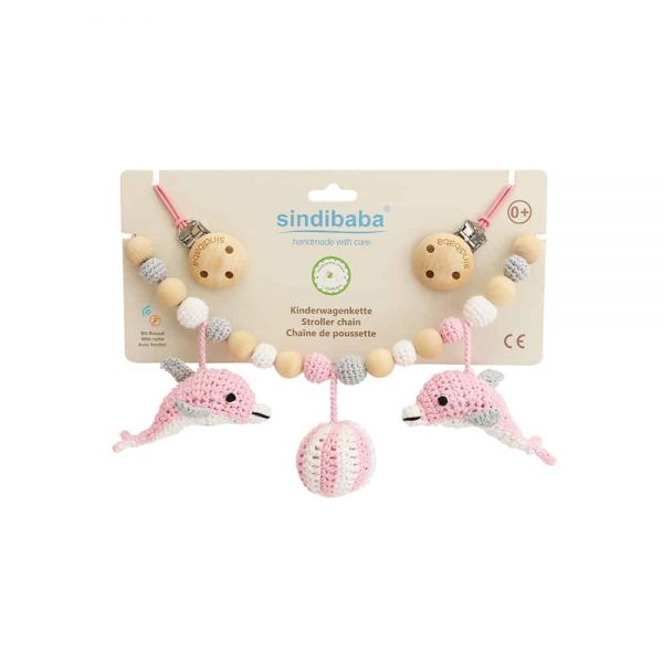 Gehäkelte Kinderwagenkette mit Delfinen & Ball (blau, Rasselgeräusch)