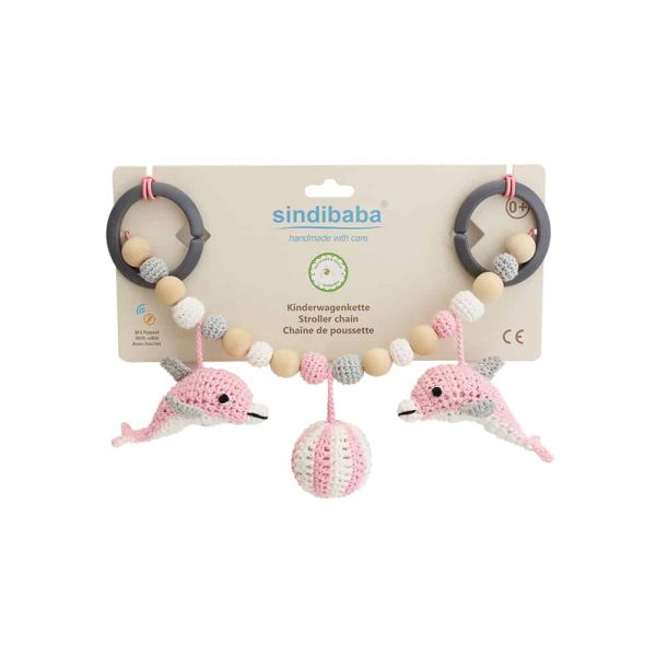 Gehäkelte Kinderwagenkette mit Delfinen & Ball (blau, Rasselgeräusch)