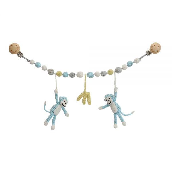 Gehäkelte Kinderwagenkette mit Affen & Bananen (hellblau, Rasselgeräusch)
