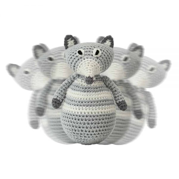 Gehäkeltes Stehaufmännchen FUCHS FRED in grau von Sindibaba® (in Bewegung)
